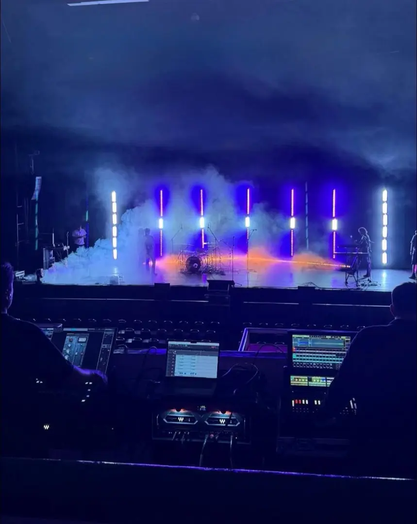 Producción de concierto Camilo VII por AVI MAC